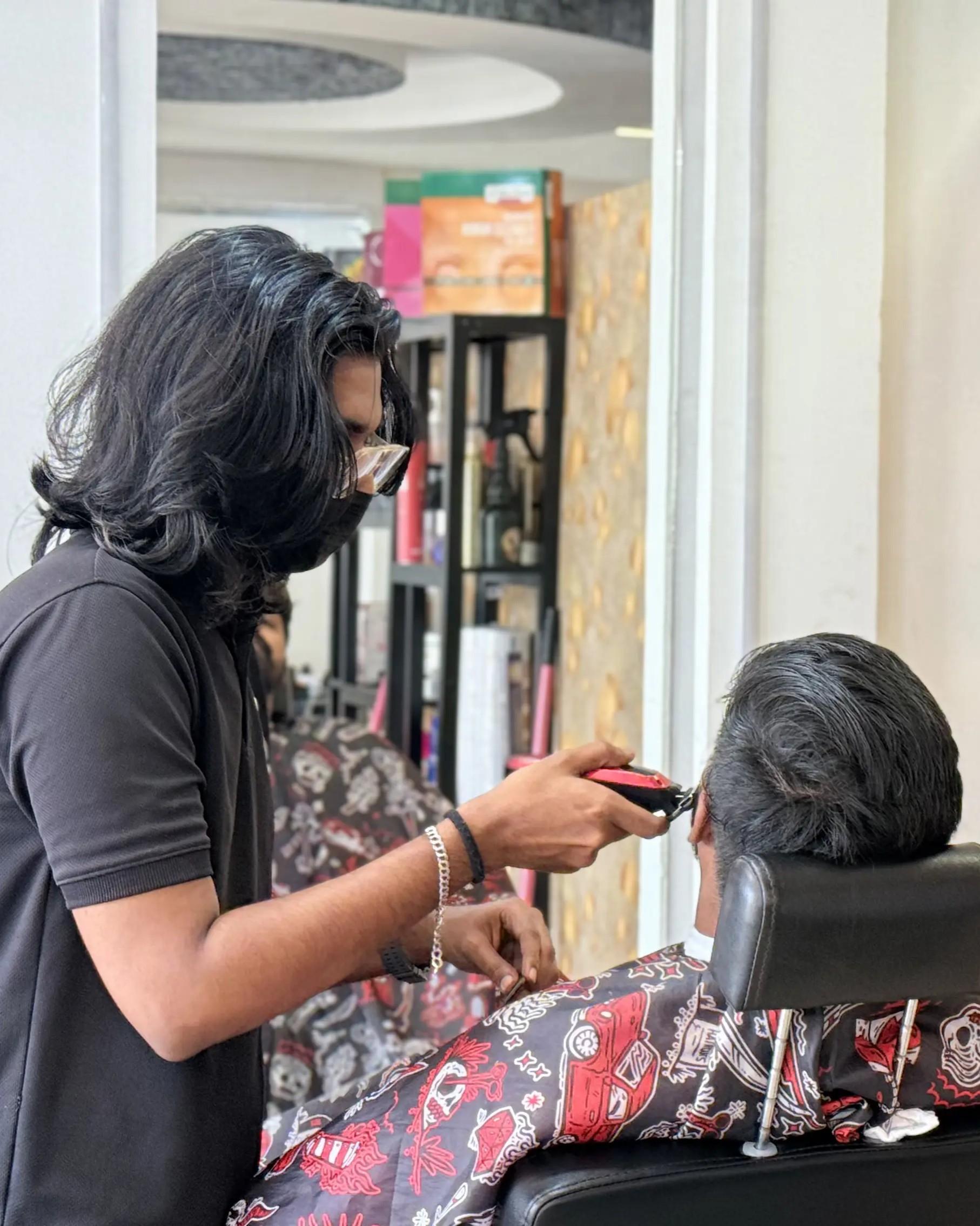 About Black and White Salon